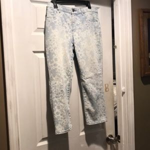 Chico’s platinum crop pants-faded blue and white